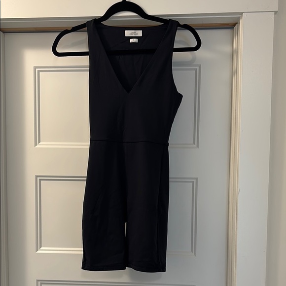 Babaton Contour  Black V-Neck Sleeveless Romper - Picture 2 of 10